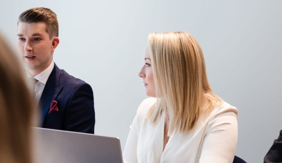 Peitelty osinko on esimerkiksi rahan nostamista yrityksen tililtä osakkaan käyttötilille ilman liiketaloudellista perustetta.||||