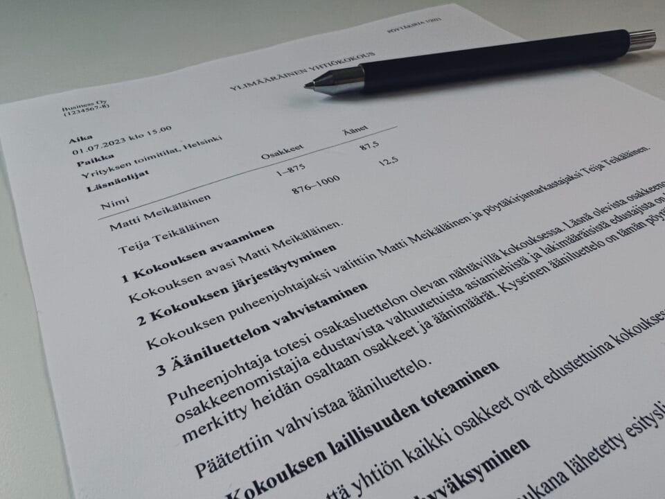 Kuvassa yhtiökokouksen pöytäkirja.