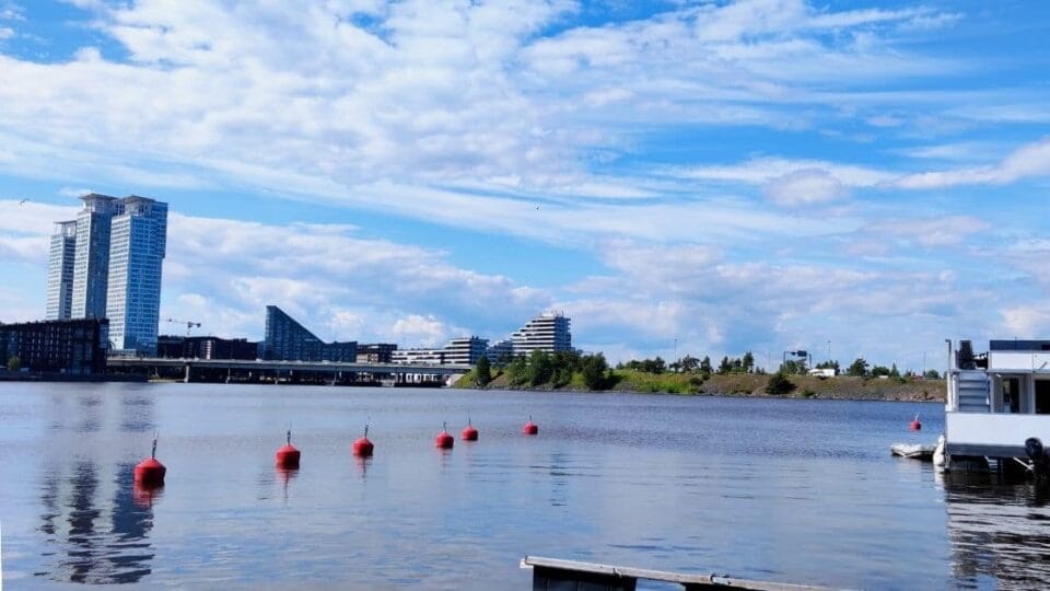 Kalasatama kesällä 2022|Vuosilomien määräytyminen lain mukaan.